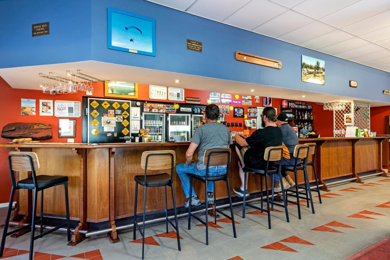 Border Village Roadhouse Extérieur photo